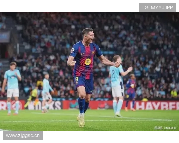 罗伯特·莱万多夫斯基本赛季状态回暖,进攻效率持续提升 罗伯特·莱万多夫斯基本赛季状态回暖,进攻效率持续提升