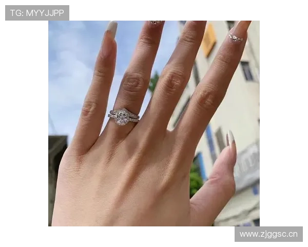 辛德胡训练完直接去试戴百万钻戒？